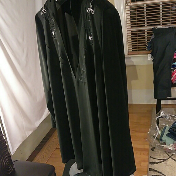 E Y Boutique Ladies top - Picture 2 of 5